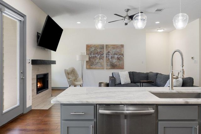 338 Coventry RD, Spicewood, TX 78669