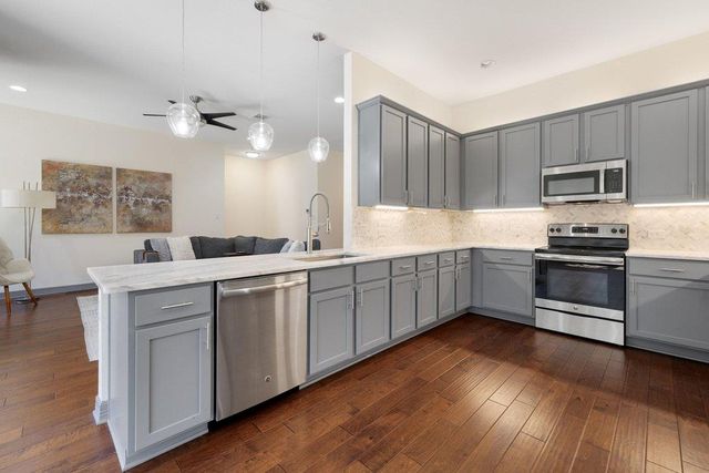 338 Coventry RD, Spicewood, TX 78669