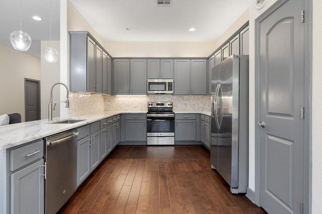 338 Coventry RD, Spicewood, TX 78669