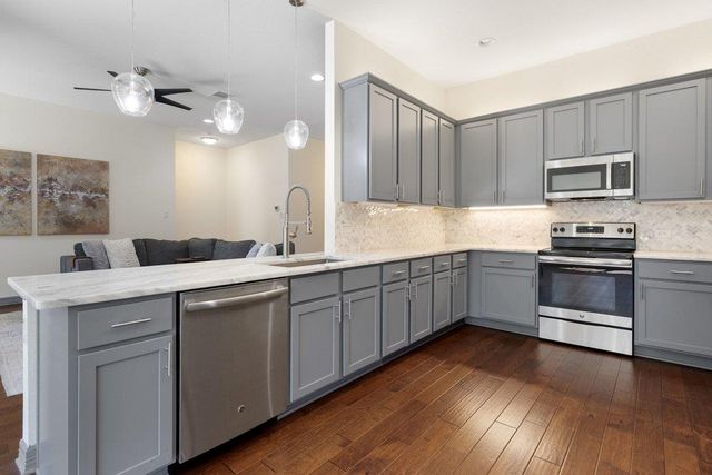 338 Coventry RD, Spicewood, TX 78669