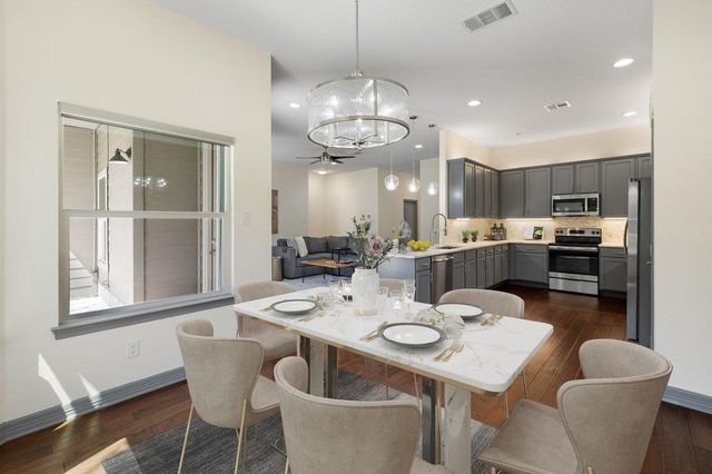 338 Coventry RD, Spicewood, TX 78669