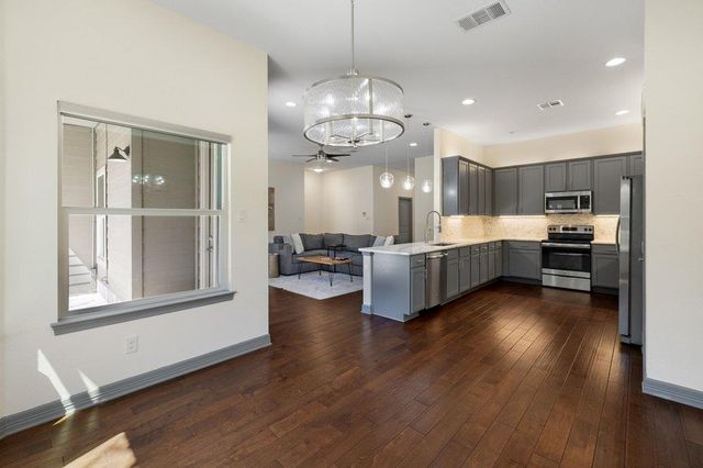 338 Coventry RD, Spicewood, TX 78669