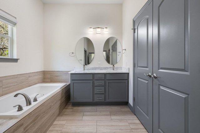 338 Coventry RD, Spicewood, TX 78669