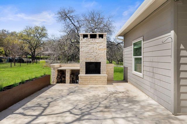 338 Coventry RD, Spicewood, TX 78669