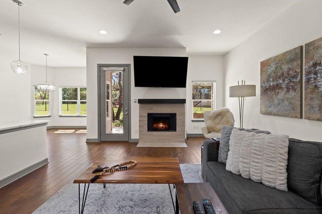 338 Coventry RD, Spicewood, TX 78669