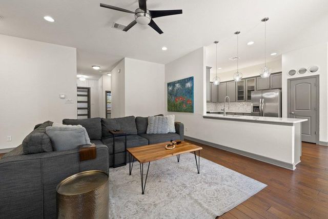 338 Coventry RD, Spicewood, TX 78669