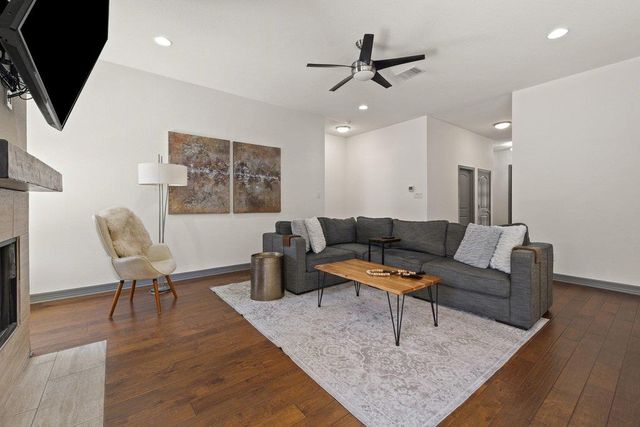 338 Coventry RD, Spicewood, TX 78669