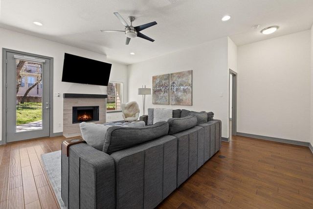 338 Coventry RD, Spicewood, TX 78669