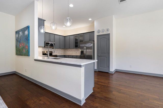 338 Coventry RD, Spicewood, TX 78669