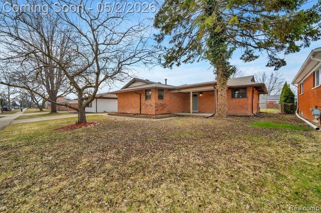 23030 Edgewater Street, Saint Clair Shores, MI 48082