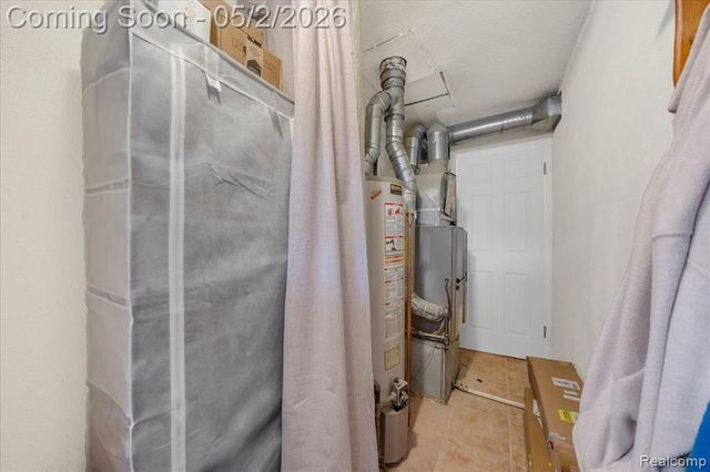 23030 Edgewater Street, Saint Clair Shores, MI 48082