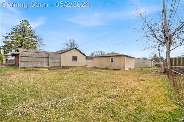 23030 Edgewater Street, Saint Clair Shores, MI 48082