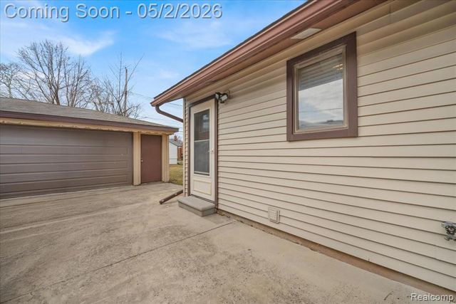 23030 Edgewater Street, Saint Clair Shores, MI 48082