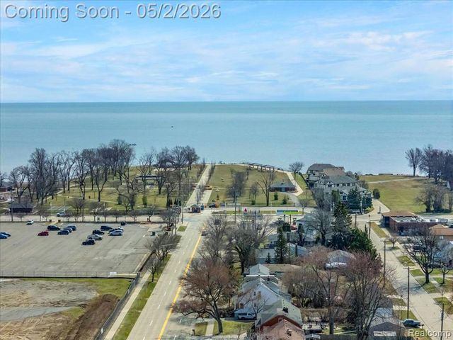23030 Edgewater Street, Saint Clair Shores, MI 48082
