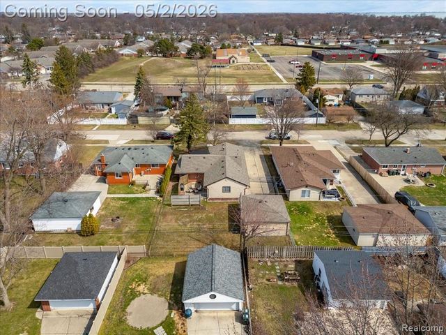 23030 Edgewater Street, Saint Clair Shores, MI 48082