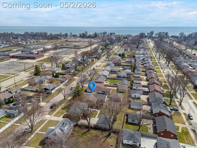 23030 Edgewater Street, Saint Clair Shores, MI 48082