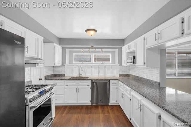 23030 Edgewater Street, Saint Clair Shores, MI 48082