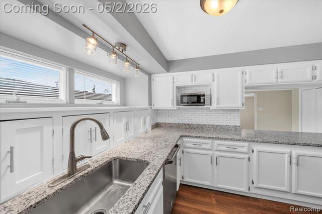 23030 Edgewater Street, Saint Clair Shores, MI 48082