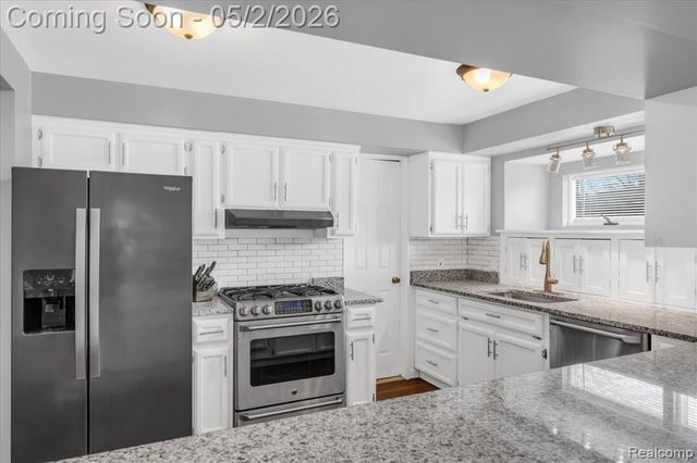 23030 Edgewater Street, Saint Clair Shores, MI 48082