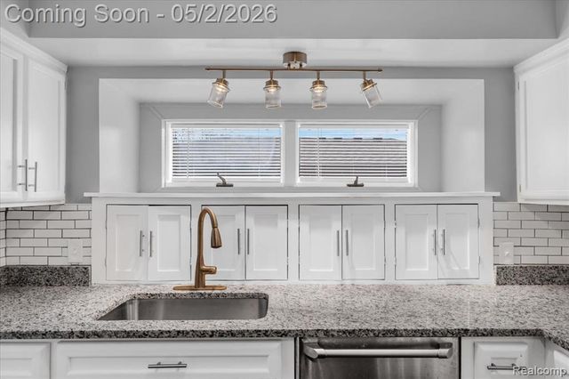 23030 Edgewater Street, Saint Clair Shores, MI 48082
