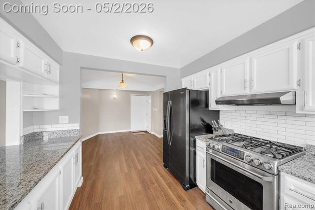 23030 Edgewater Street, Saint Clair Shores, MI 48082