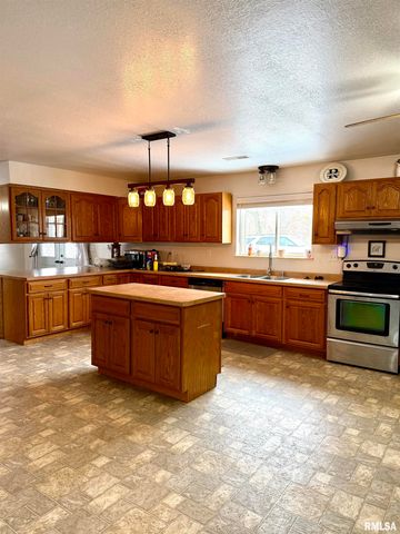 2407 Selmaville Road, Salem, IL 62881