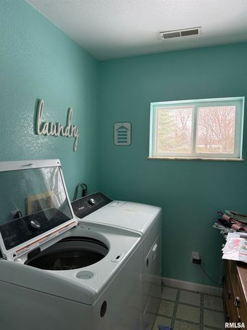 2407 Selmaville Road, Salem, IL 62881