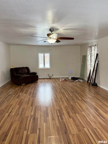 2407 Selmaville Road, Salem, IL 62881