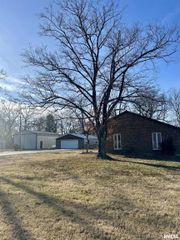 2407 Selmaville Road, Salem, IL 62881