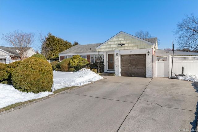 851 Hemlock Street, Franklin Square, NY 11010