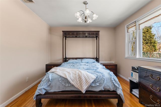 851 Hemlock Street, Franklin Square, NY 11010