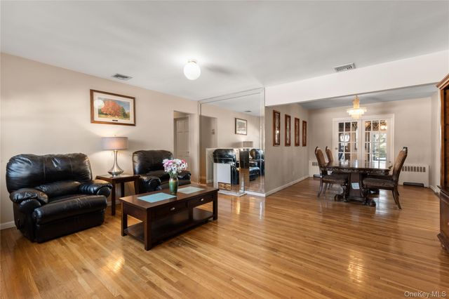 851 Hemlock Street, Franklin Square, NY 11010