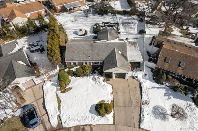 851 Hemlock Street, Franklin Square, NY 11010