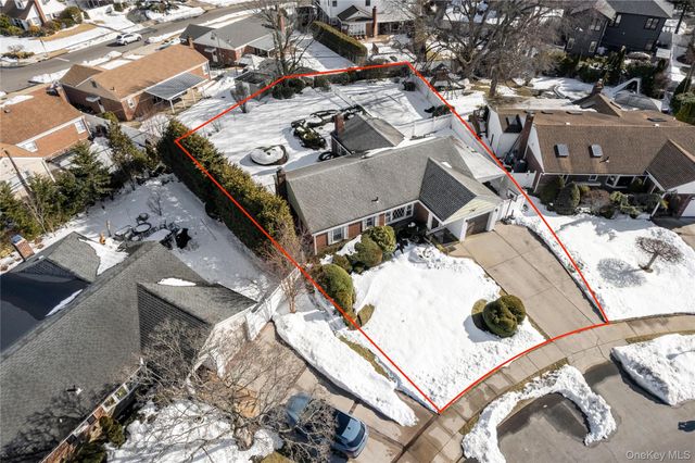 851 Hemlock Street, Franklin Square, NY 11010