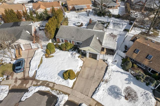 851 Hemlock Street, Franklin Square, NY 11010