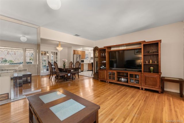 851 Hemlock Street, Franklin Square, NY 11010