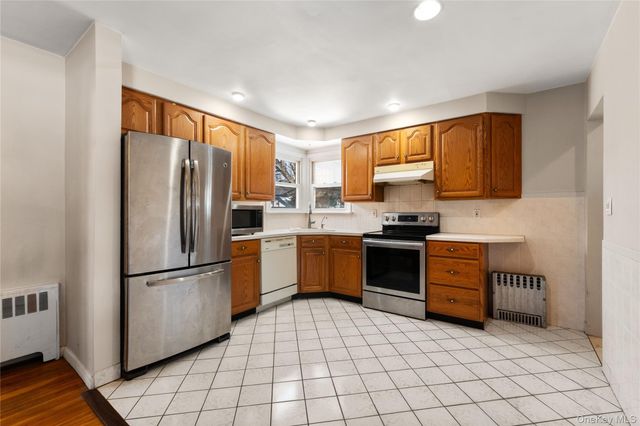 851 Hemlock Street, Franklin Square, NY 11010