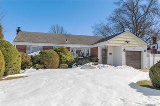 851 Hemlock Street, Franklin Square, NY 11010