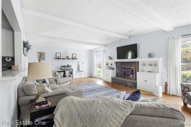 1904 Chelsea Court, Rochester Hills, MI 48306