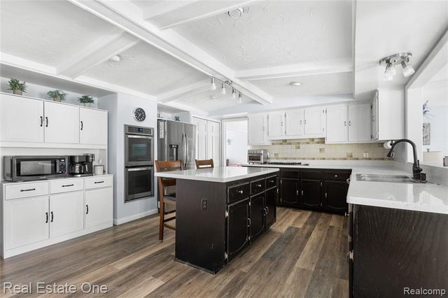 1904 Chelsea Court, Rochester Hills, MI 48306