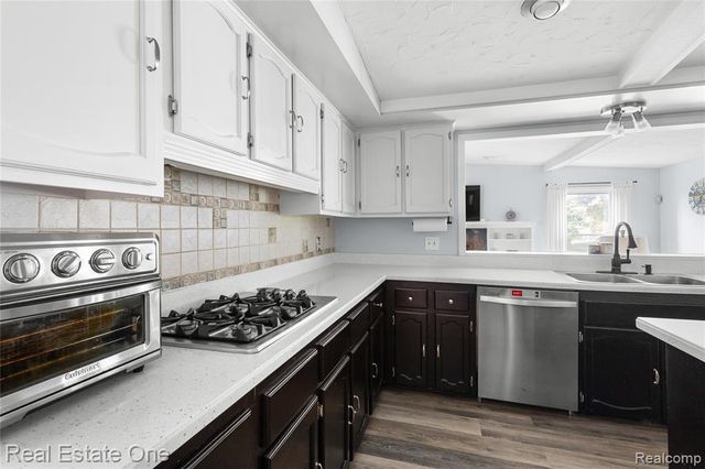 1904 Chelsea Court, Rochester Hills, MI 48306