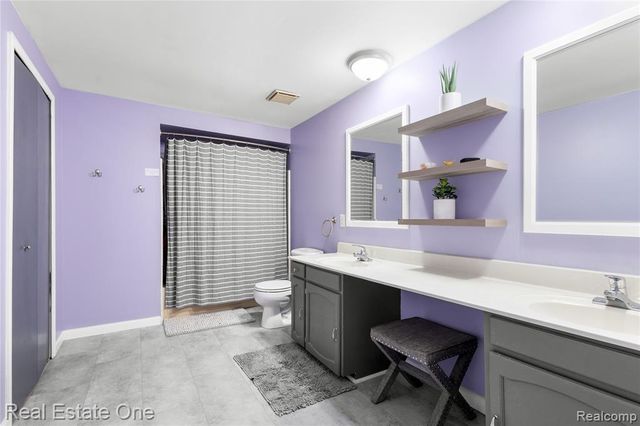 1904 Chelsea Court, Rochester Hills, MI 48306