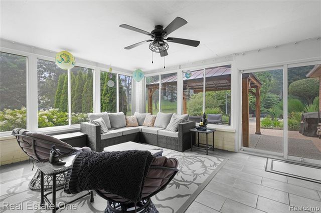 1904 Chelsea Court, Rochester Hills, MI 48306