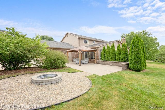 1904 Chelsea Court, Rochester Hills, MI 48306