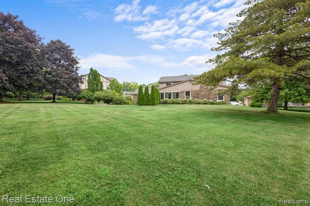 1904 Chelsea Court, Rochester Hills, MI 48306