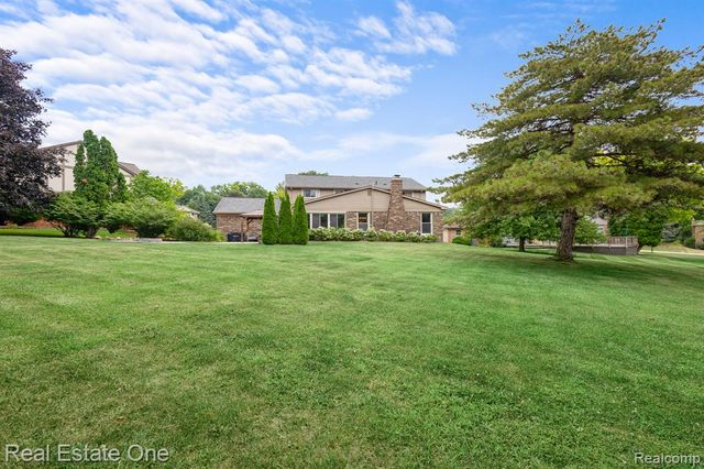 1904 Chelsea Court, Rochester Hills, MI 48306