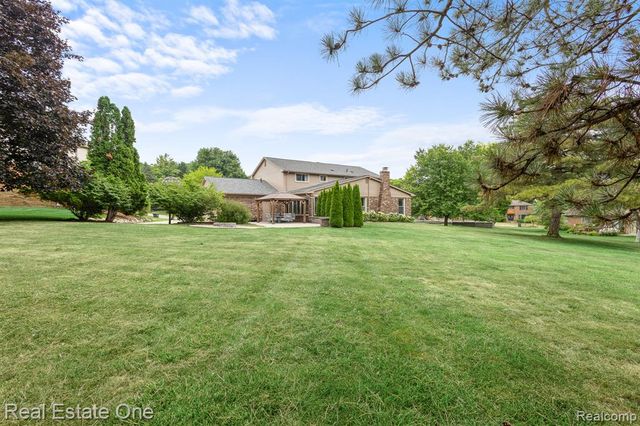 1904 Chelsea Court, Rochester Hills, MI 48306