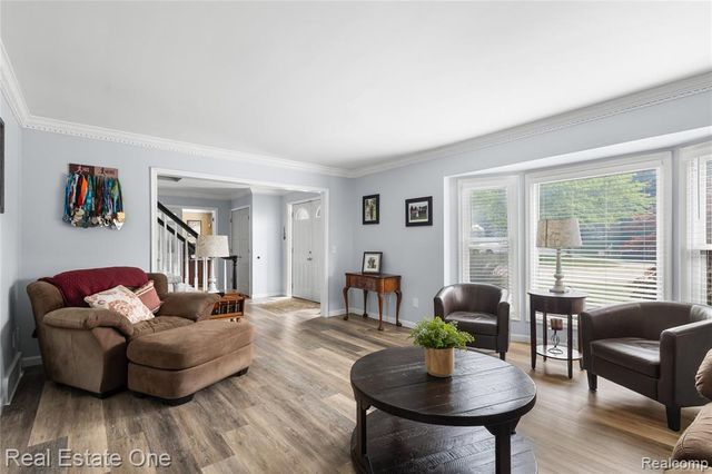 1904 Chelsea Court, Rochester Hills, MI 48306