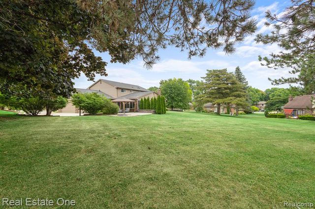 1904 Chelsea Court, Rochester Hills, MI 48306