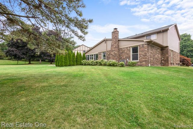 1904 Chelsea Court, Rochester Hills, MI 48306